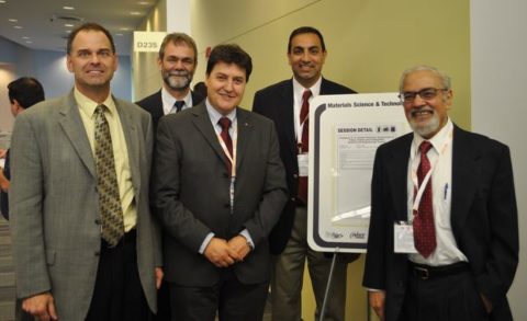 Auf dem Bild die Mitorganisatoren des Symposiums: Dr G. Gladysz (Telleborg), Dr. P. Portella (BAM, Berlin), Prof. A. R. Boccaccini und Prof. N. Chawla (Arizona State University), mit Prof. K. K. Chawla.