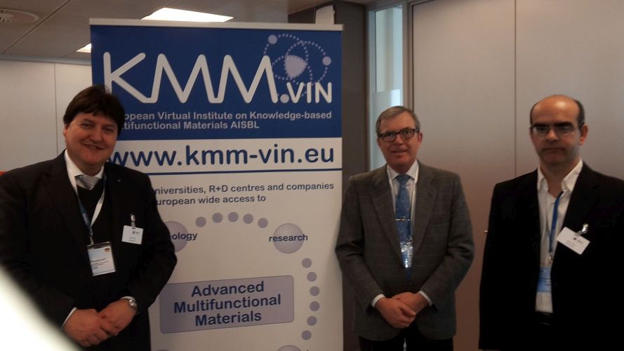Prof. Boccaccini mit Dr. A. Moreno (Instituto de Tecnología Cerámica, Castellon, Spanien) und Dr. P. Egizabal (Fundación Tecnalia, Donostia-San Sebastián, Spanien), Partner im KMM-VIN.