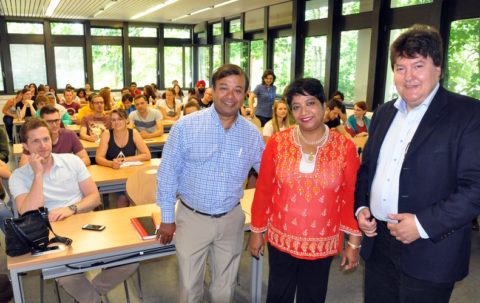 Towards entry "Professors Susmita Bose and Amit Bandyopadhyay (WSU, USA) visited the Institute of Biomaterials"