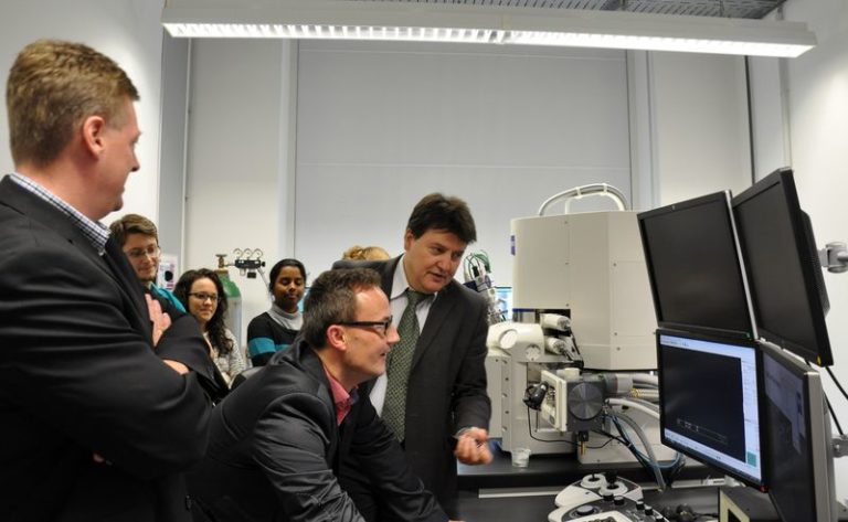 Inauguration of our new Scanning Electron Microscope