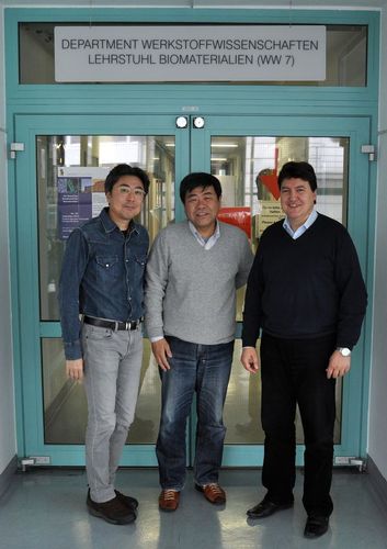 Prof. Yuji Iwamoto und Prof. Toshihiro Kasuga zu Besuch an unserem Lehrstuhl