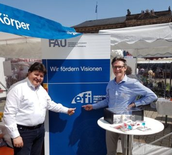 Prof. Boccaccini und Dr. Fey am gemeinsamen Stand bei den Erlanger Markttagen des Wissens