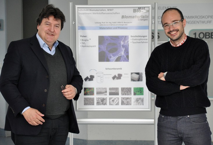 Dr. Anthony Maçon zusammen mit Prof. Boccaccini bei seinem Besuch am Lehrstuhl Biomaterialien.