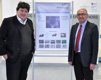 Prof. Aldo R. Boccaccini zusammen mit Prof. Carlos Julio Cortes-Rodriguez bei dessen Besuch am Lehrstuhl Biomaterialien im November 2018.