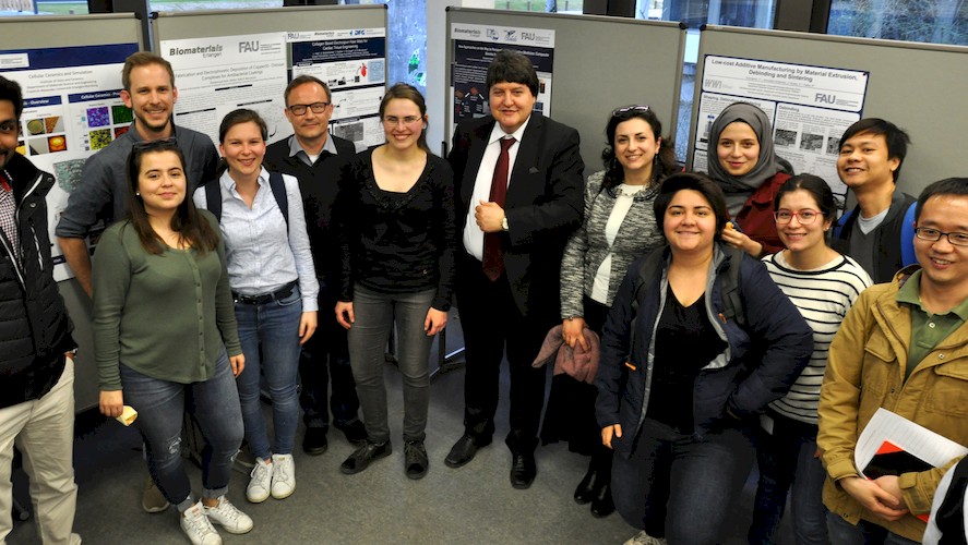 Die Gruppe des Lehrstuhl Biomaterialien beim DGM Regionalforum Erlangen.