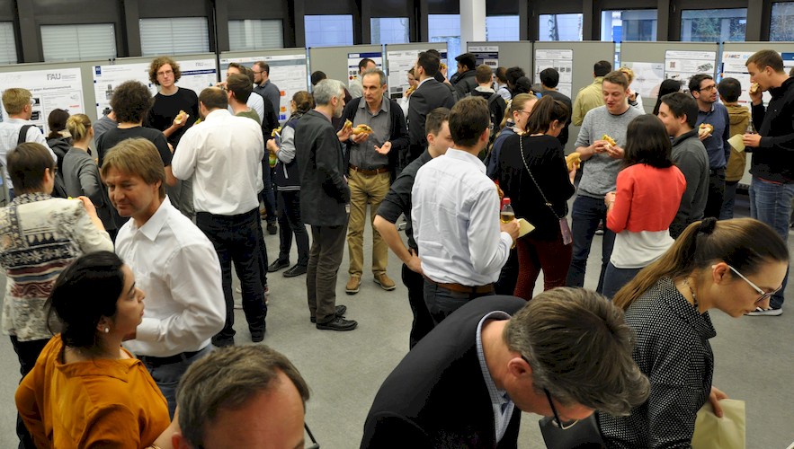 Rege Teilnahme bei der Postersession des Regionalforum Erlangen.