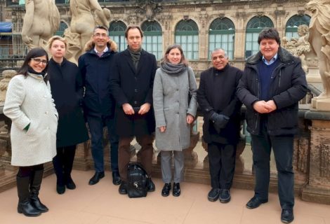 Auf dem Foto von links: Prof. Ana Pego (Portugal, ESB Sekretärin), Pamela Habibovic (Niederlande, ESB Präsidentin), Marc Bohner (Schweiz, ESB Kassenwart), Michael Gelinsky, Silvia Fare (Italien, ESB Gremiumsmitglied), Abhay Pandit (Irland, ESB Gremiumsmitglied) und Aldo R. Boccaccini (Deutschland, ESB Gremiumsmitglied).