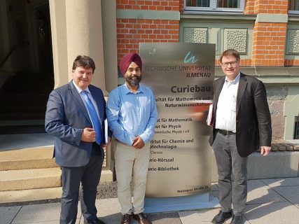 Towards entry "Prof. Boccaccini attends scientific seminar of Dr. Sukhdeep Singh (Habilitation) at Ilmenau University of Technology"