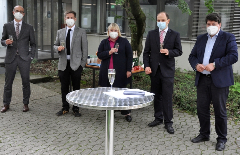 Michael Höhlinger und das Prüfungsteam