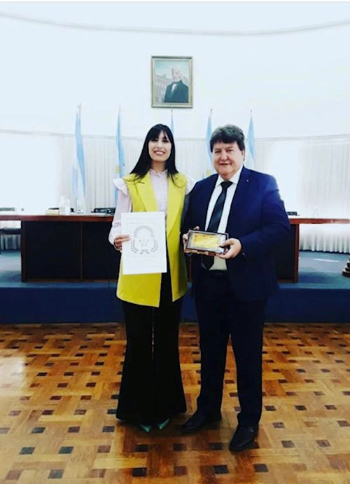 Prof. Boccaccini with the City Council, receiving his certificate