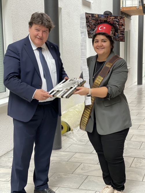 Prof. Boccaccini standing with Irem and the members of the jury.