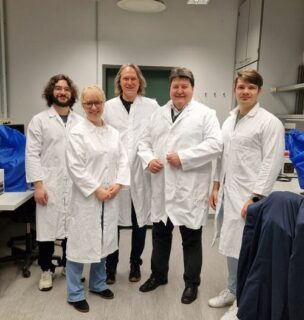 Prof. Boccaccini standing in the lab with the other members of the project.