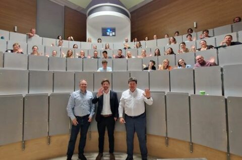 Prof. Boccaccini, the TRR25 professors and students in a lecture hall.