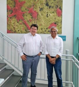 Prof. Boccaccini and Prof. Bordia standing in the stairs of the institute.