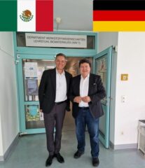 Prof. Boccaccini and Prof. Diaz de la Torre in the hall of the institute.