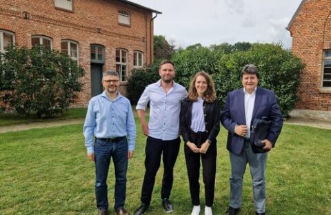 Prof. Boccaccini and Ms. Schöbel, standing with two members of the ELAINE group.