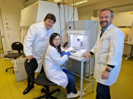 Prof. Boccaccini, Dr. Detsch and Ms. Lu in the lab, next to the new 3D printer.