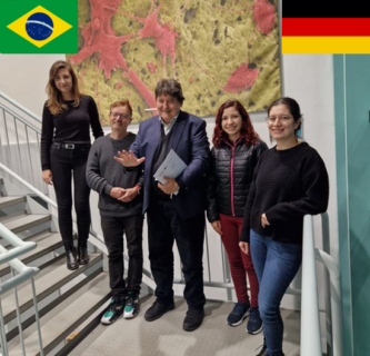 Prof. Boccaccini, Prof. Thim, Marcela, Zoya and Ana Paula standing in the institute hall