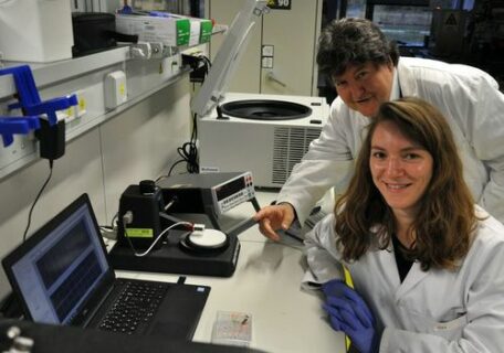 Lisa and Prof. Boccaccini in the lab.