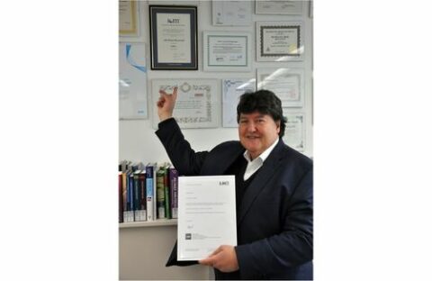 Prof. Boccaccini pointing to a certificate.