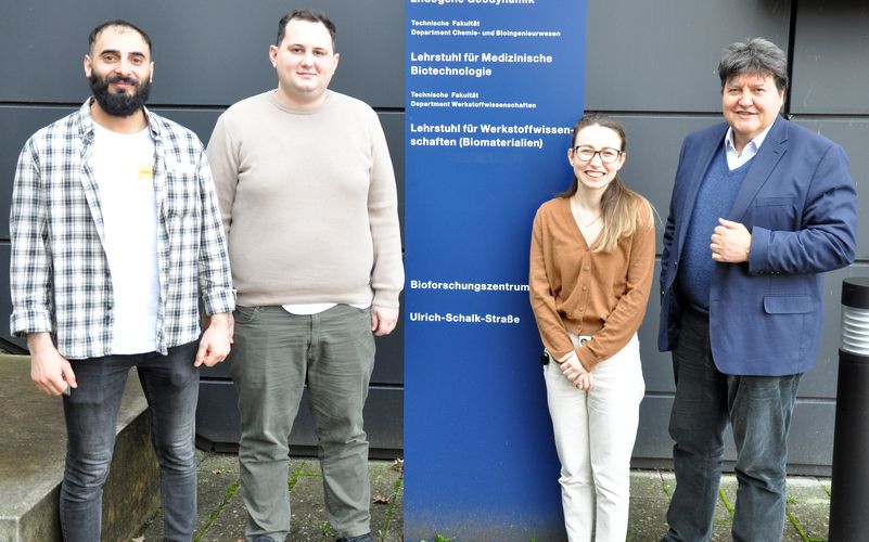 Prof. Tesler and Prof. Boccaccini standing outside the institute, with Dr. Mutlu and Dr. Kurtudlu