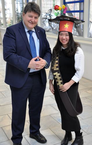 Prof. Boccaccini with Dr. Phan smiling