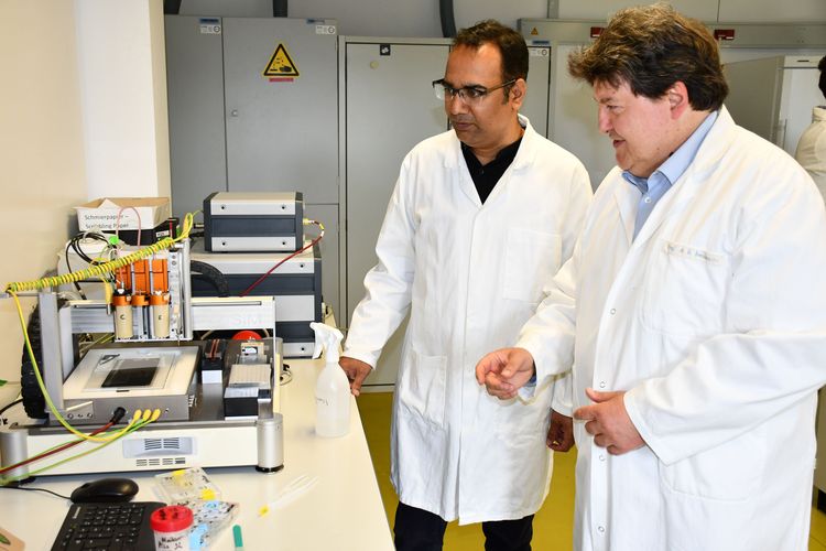 Prof. Boccaccini showing the laboratories to Prof. Gaharwar