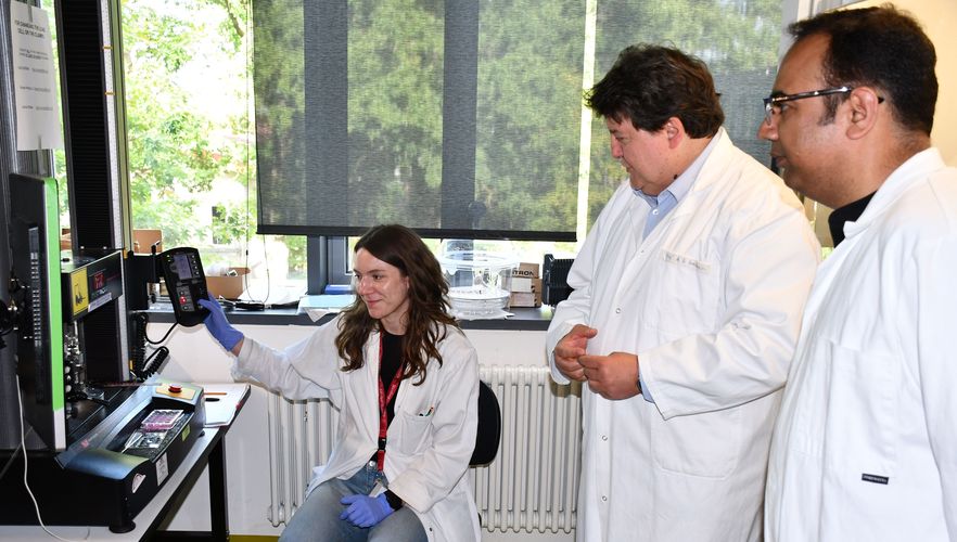 Prof. Boccaccini showing the laboratories to Prof. Gaharwar