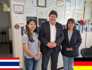 Prof. Boccaccini with Ms Usanee Pantulap and Ms Surirat Yodthuan smiling