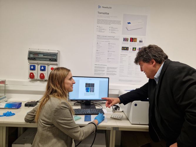 Prof. Boccaccini with prof. Jagoda in their laboratories