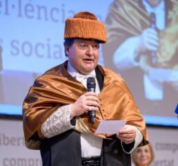 Prof. Boccaccini giving the speech