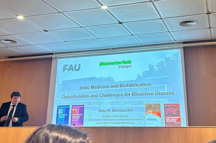 Prof. Boccaccini having the pesentation