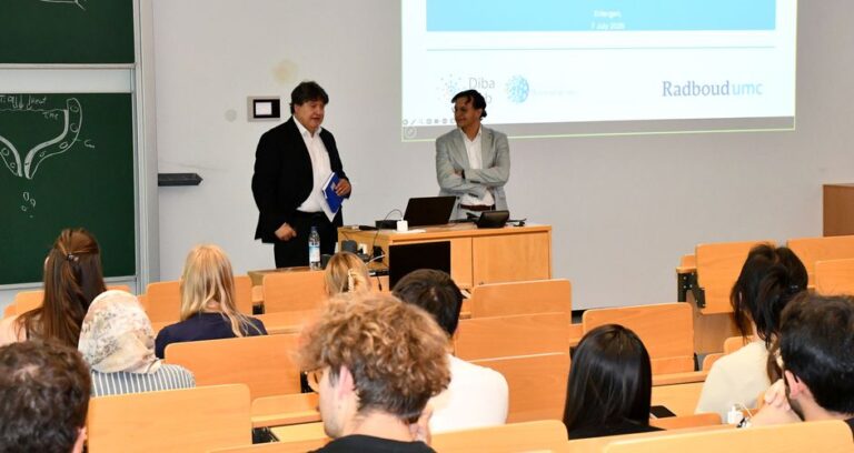 Assist. Prof. Dr. Mani Diba (Radboud University Medical Center, the Netherlands) delivers invited presentation at the Materials Science Colloquium